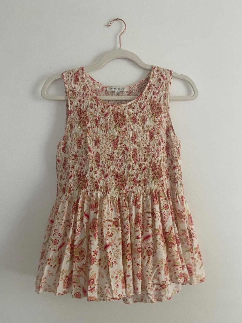 Floral Smocked Sleeveless Peplum Top By Rose + Olive Size S